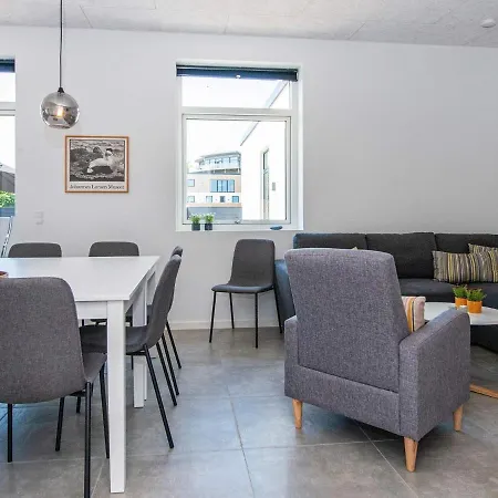 12 Person Holiday Home In Ebeltoft בית נופש אבלטופט
