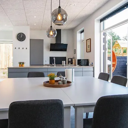 בית נופש 12 Person Holiday Home In Ebeltoft *